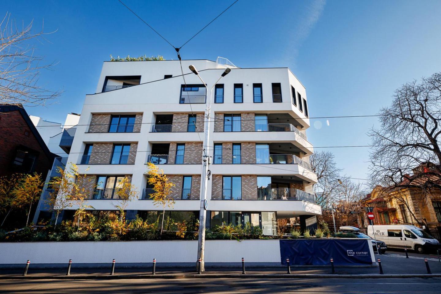 The Corner Luxe *